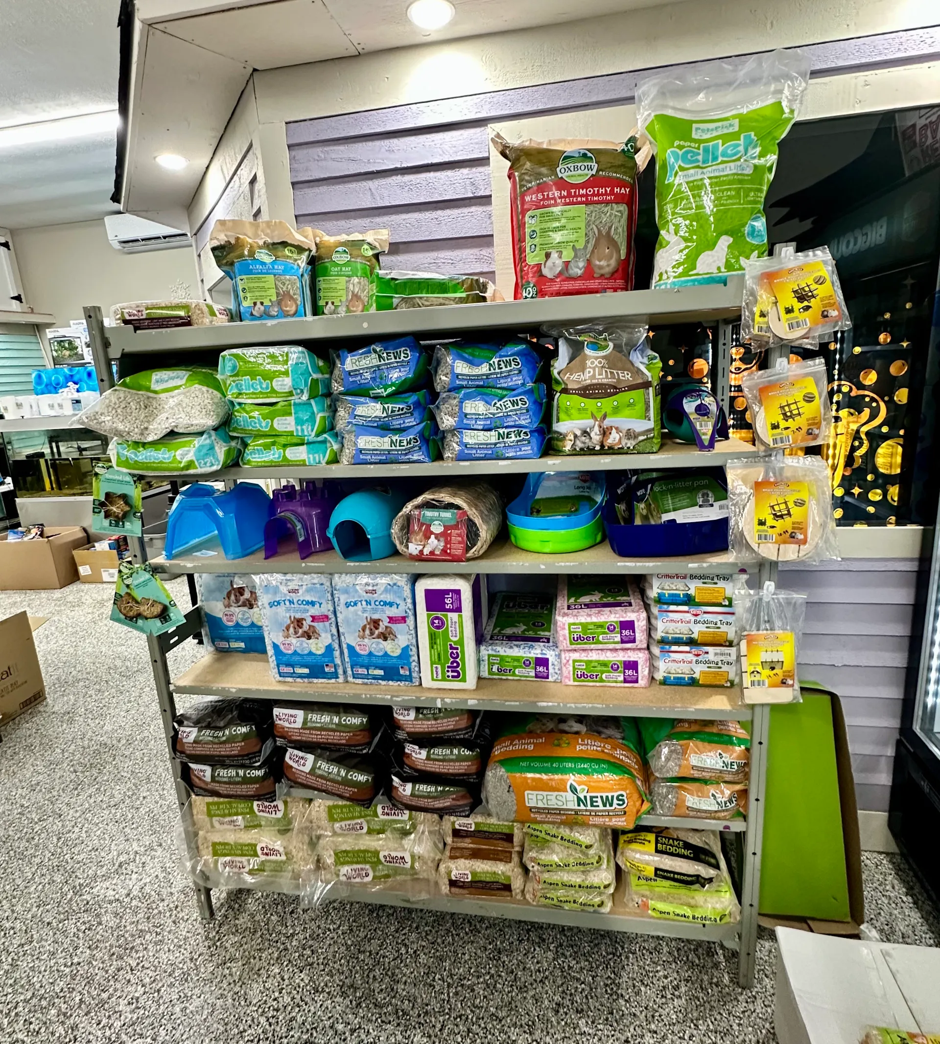 Small pet substrate display at PTM Pet Supplies